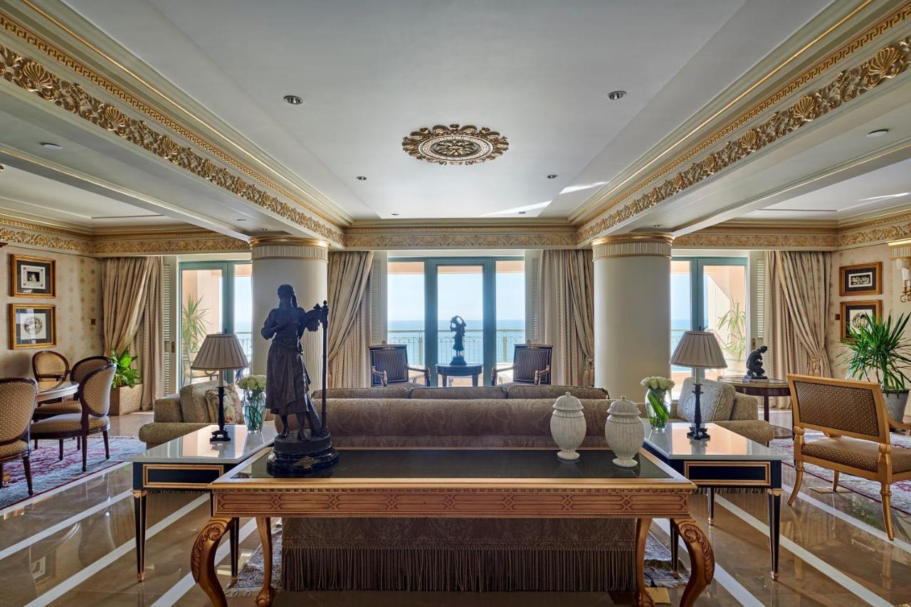 Four Seasons Hotel Alexandria At San Stefano Esterno foto Interior of the hotel