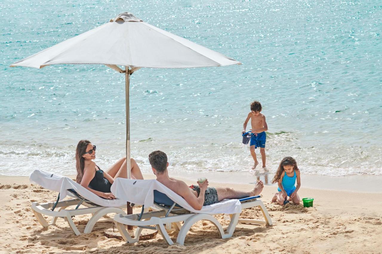 Four Seasons Hotel Alexandria At San Stefano Esterno foto Family on a beach