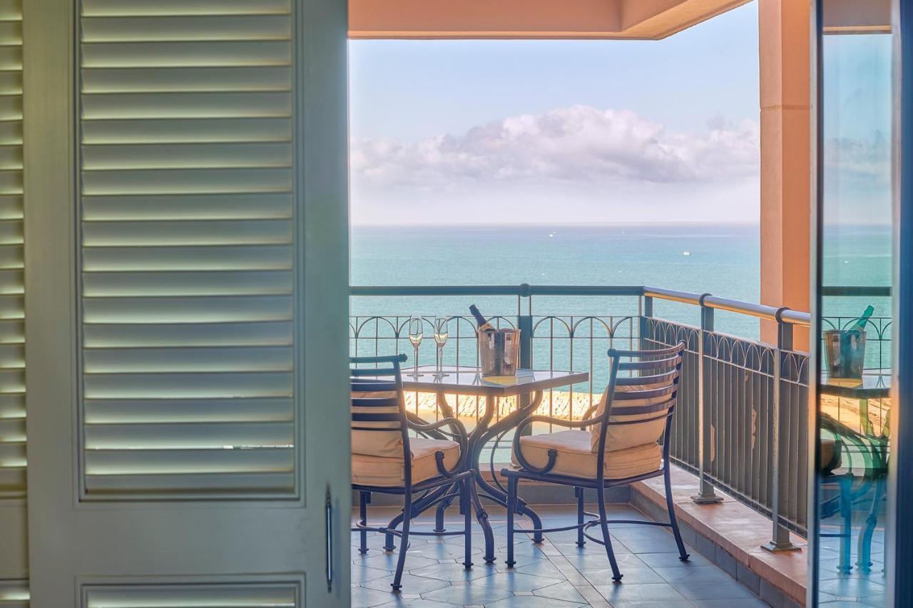Four Seasons Hotel Alexandria At San Stefano Esterno foto A balcony at the Hilton