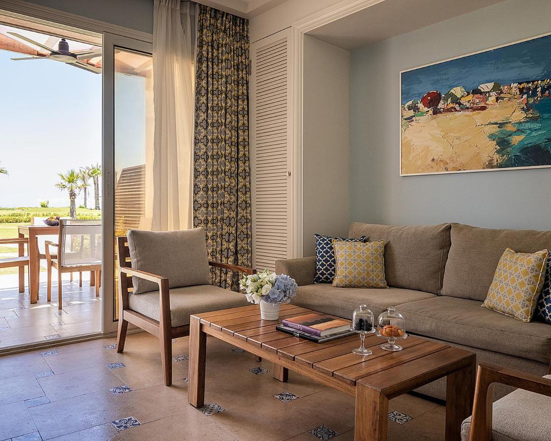 Four Seasons Hotel Alexandria At San Stefano Esterno foto A living room at the resort