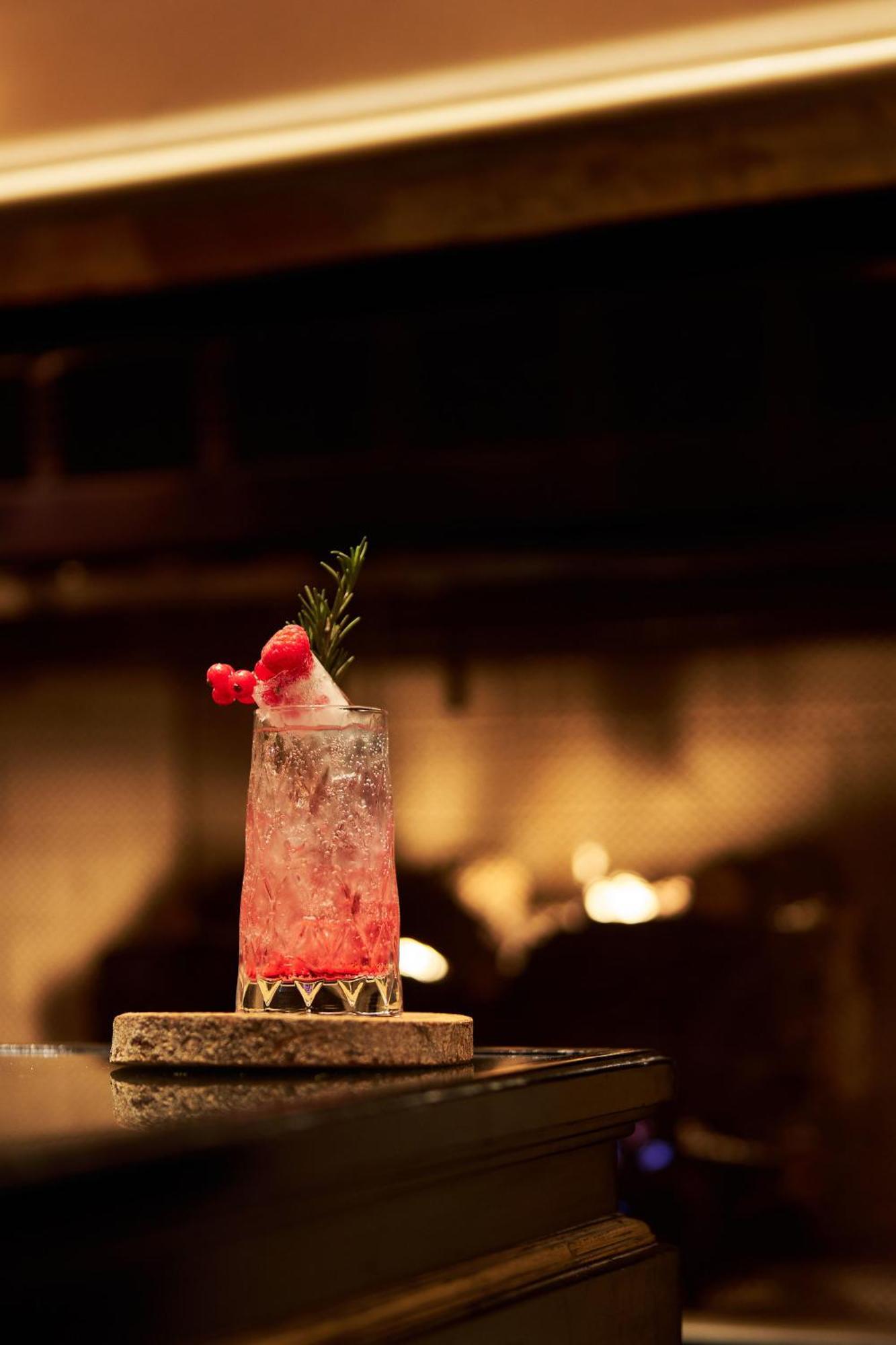 Four Seasons Hotel Alexandria At San Stefano Esterno foto A Clover Club cocktail