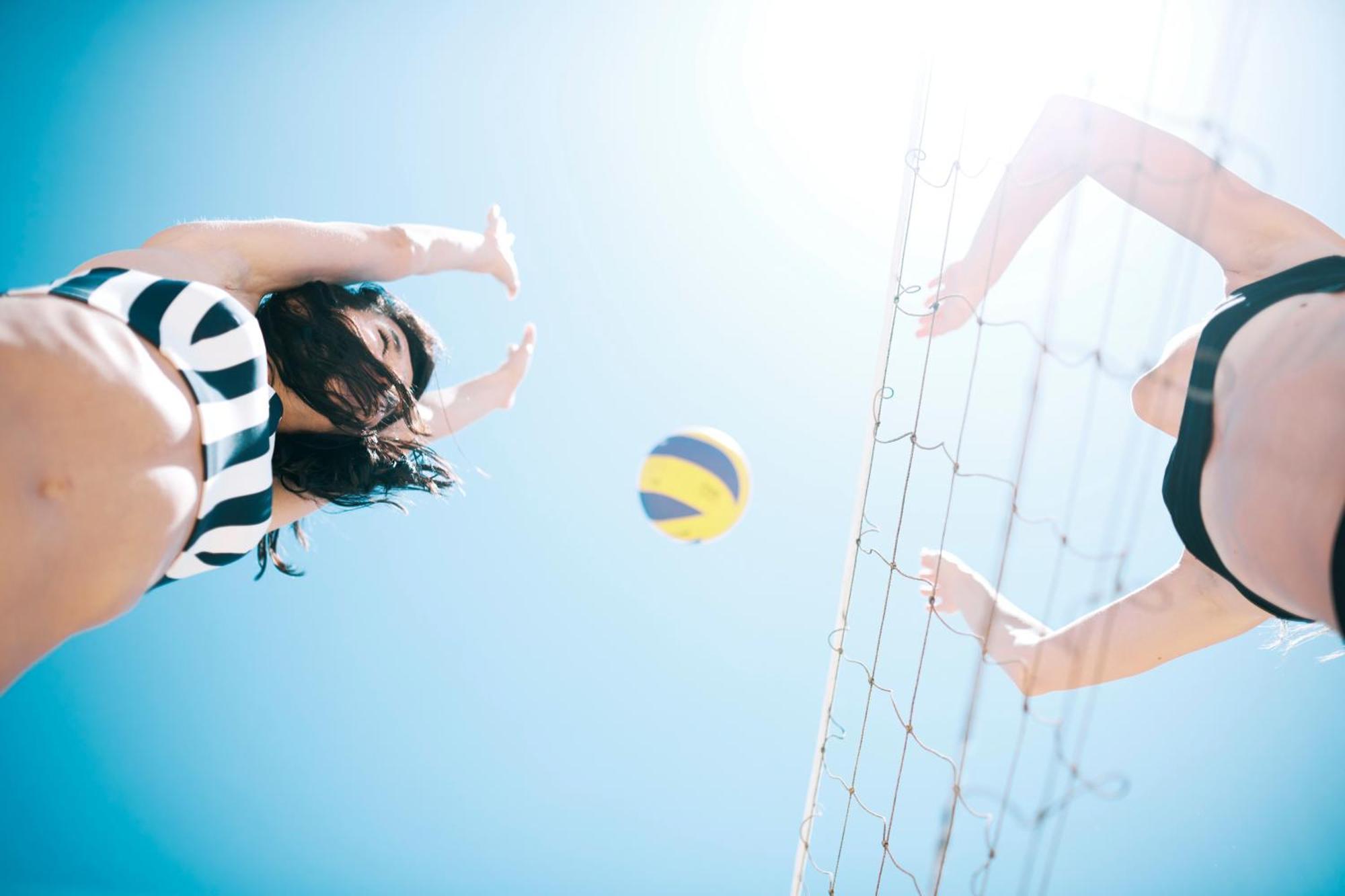 Four Seasons Hotel Alexandria At San Stefano Esterno foto A player spiking the ball