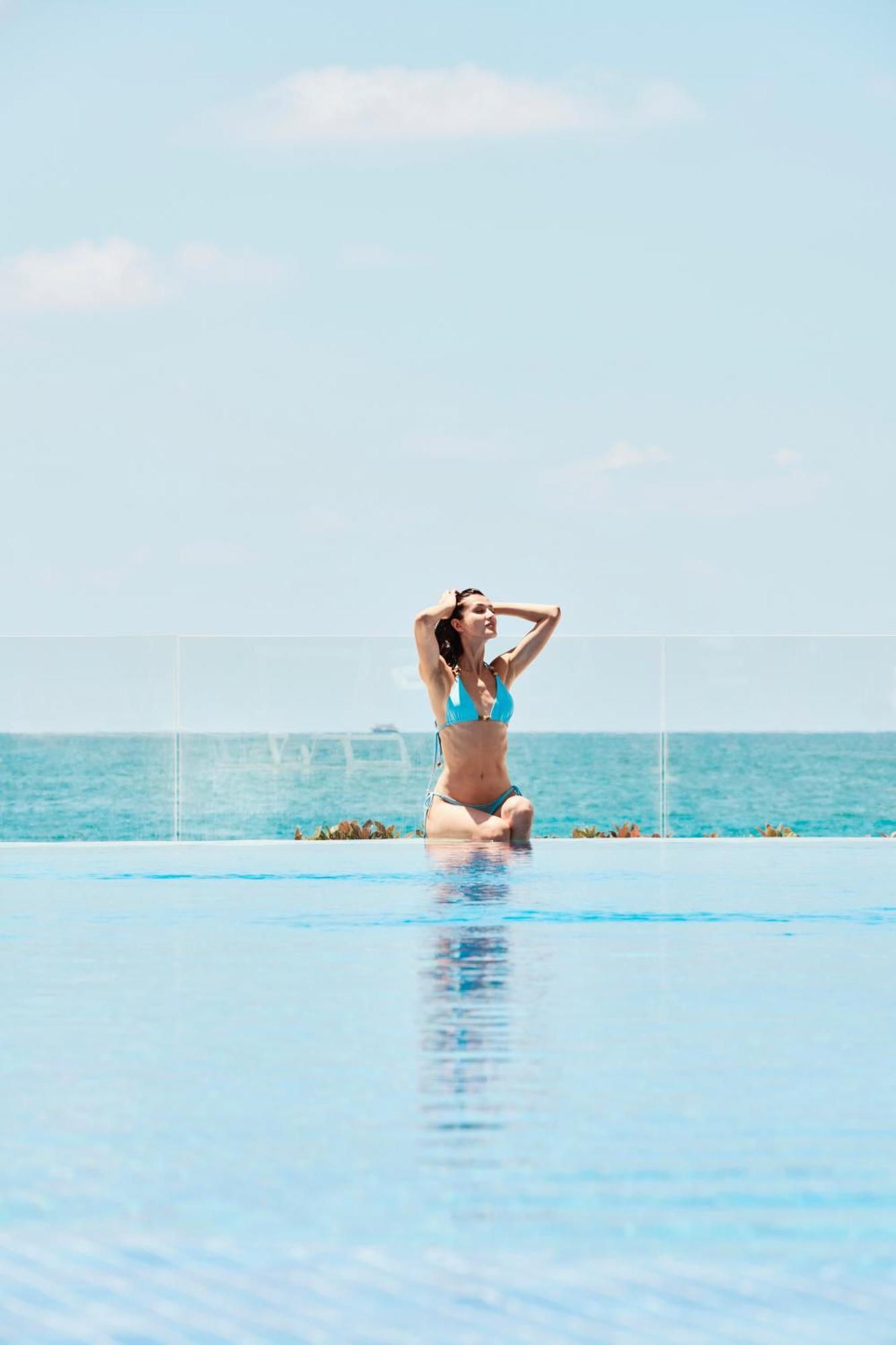 Four Seasons Hotel Alexandria At San Stefano Esterno foto Infinity pool at the Iberostar Grand Hotel Bávaro, Dominican Republic